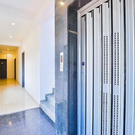 Nova Hotel New Crossroad Rajkot Exteriör bild