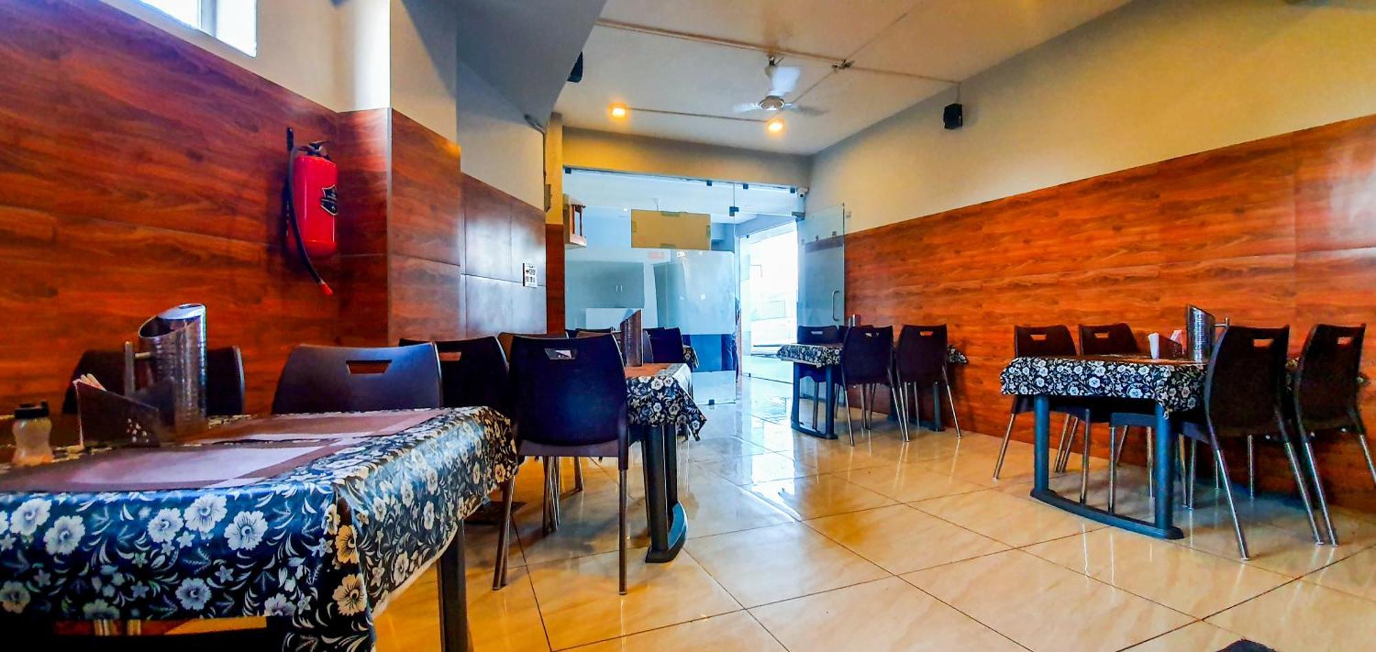 Nova Hotel New Crossroad Rajkot Exteriör bild