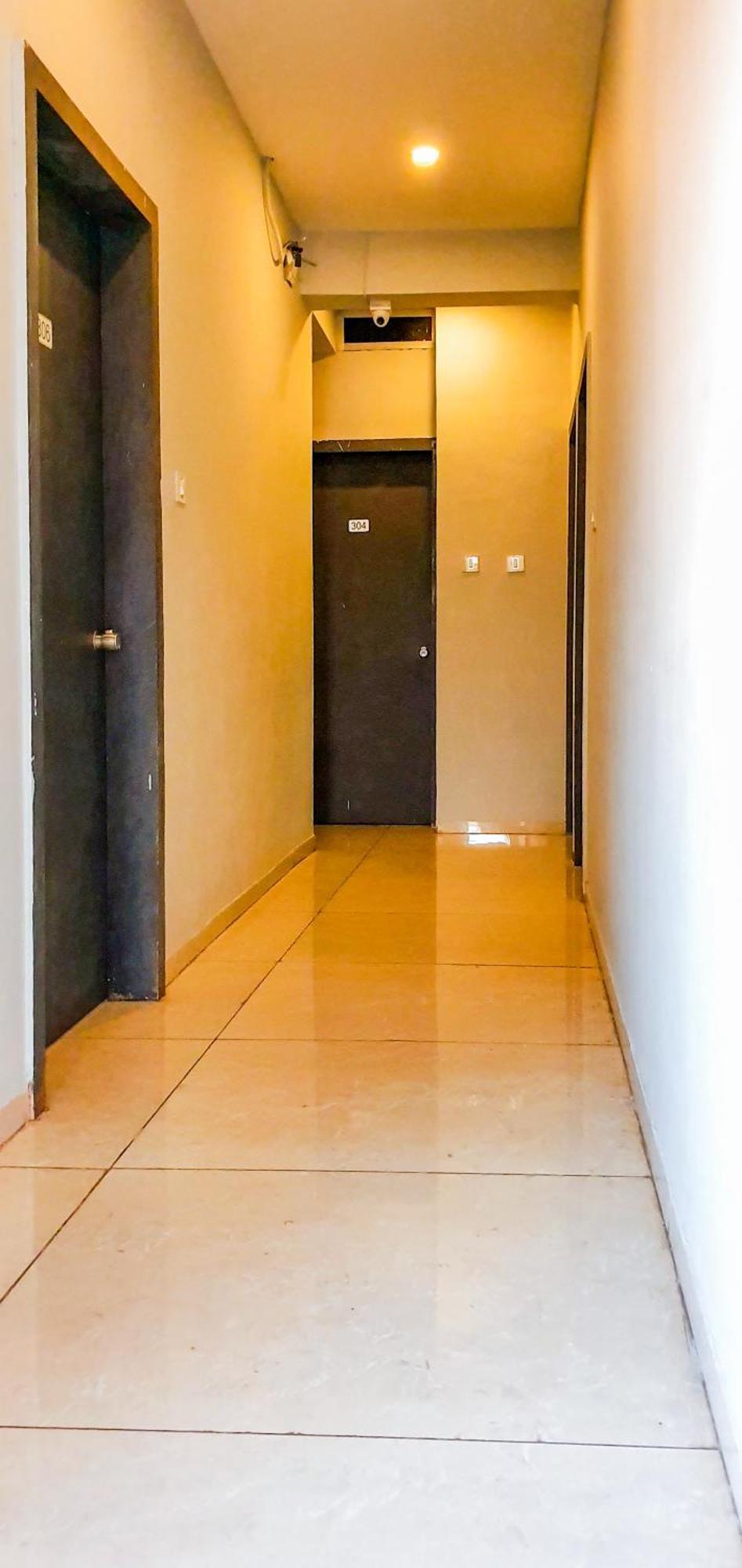 Nova Hotel New Crossroad Rajkot Exteriör bild