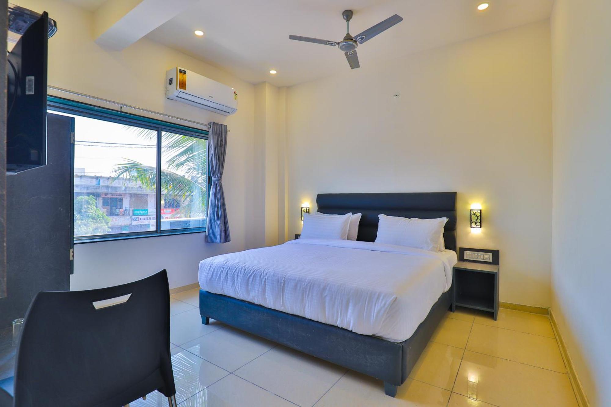 Nova Hotel New Crossroad Rajkot Exteriör bild