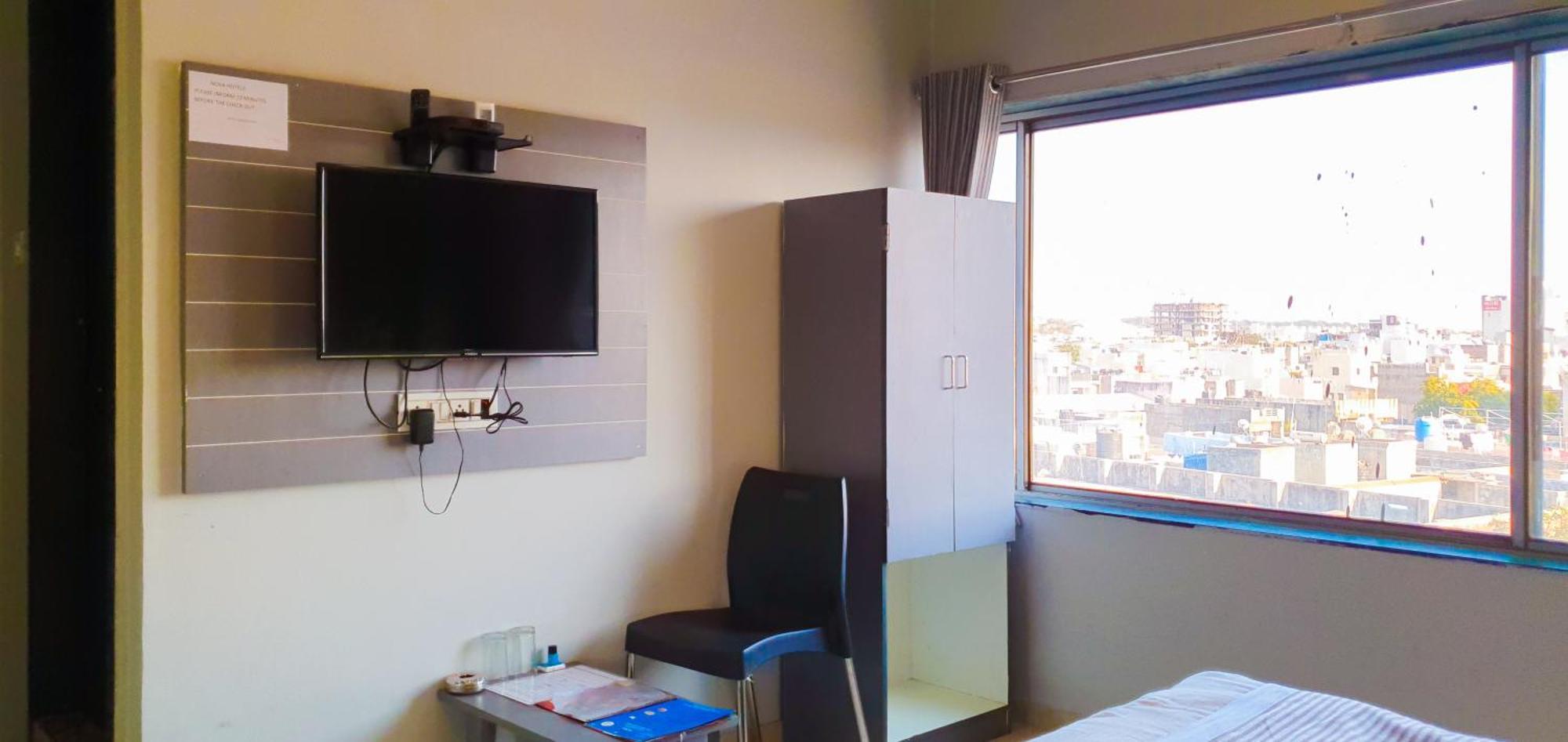 Nova Hotel New Crossroad Rajkot Exteriör bild