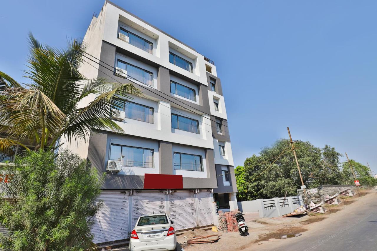 Nova Hotel New Crossroad Rajkot Exteriör bild